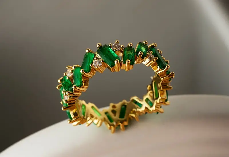 Image post-production jewelry retouching service featuring a polished and enhanced ring image